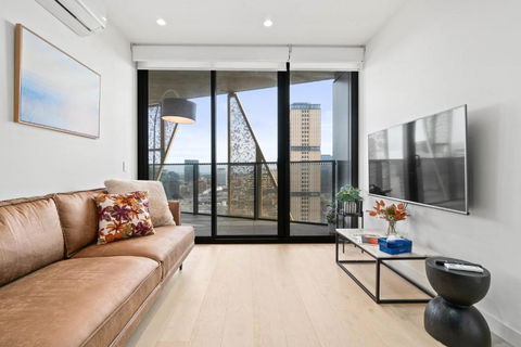 NEW Skyline View Luxury Apt Homey Heart Of ADL - Tourism Canberra 0