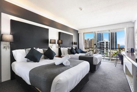 NEW Stunning Central Surfers Studio Apartment. - Tourism Canberra 0