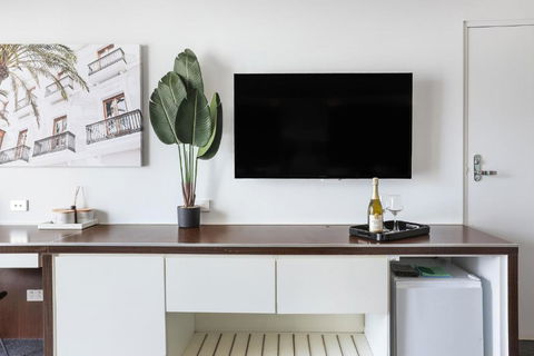 NEW Stunning Central Surfers Studio Apartment. - Tourism Canberra 3