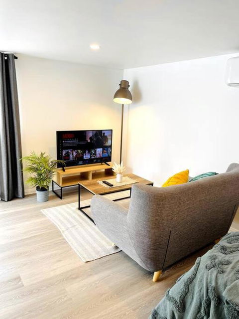 Newly Renovated Contemporary Private Studio Near Hobart CBD And Airport - Tourism Canberra 3