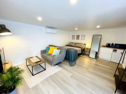 Newly Renovated Contemporary Private Studio Near Hobart CBD And Airport - Tourism Canberra 0