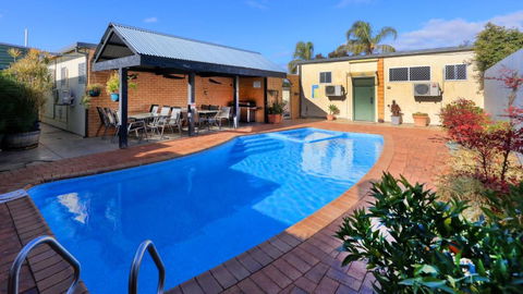 Oasis Motor Inn - Tourism Canberra 3