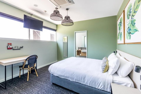 Nightcap At Commercial Hotel - Tourism Canberra 3