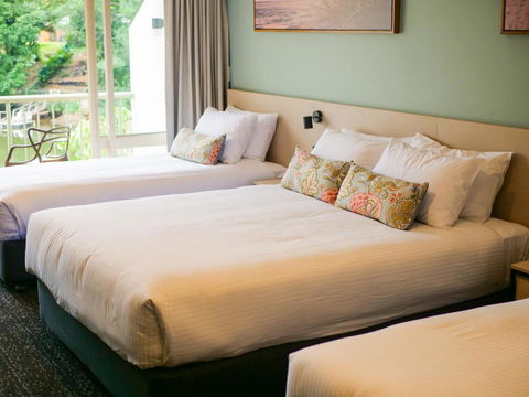 Nightcap At Hinterland Hotel Nerang - Tourism Canberra 3