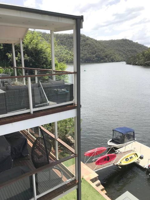 NINE At Berowra Waters, Luxury Waterfront With Hot Tub - Tourism Canberra 3