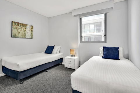 North Sydney Large Two Bedroom MIL2302 - Tourism Canberra 2