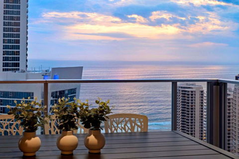 OCEAN VIEW APARTMENTS - Circle On Cavill - Self Contained & Privately Managed - Tourism Canberra 0