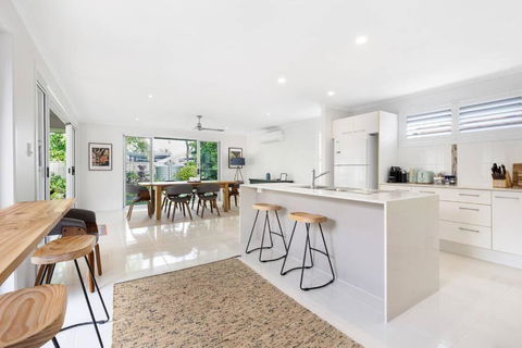 OCEAN55- Mooloolaba Family Holiday Home - Tourism Canberra 0