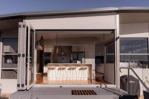 Oceanview Oasis In Opossum Bay - Tourism Canberra 2
