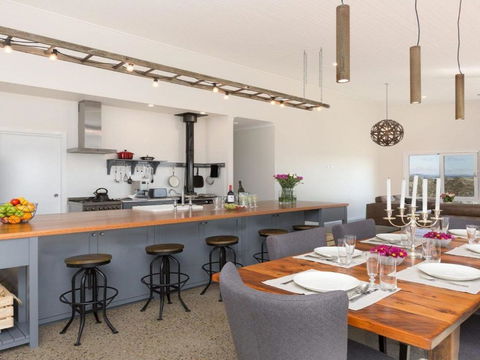 On A Hill - Tourism Canberra 2