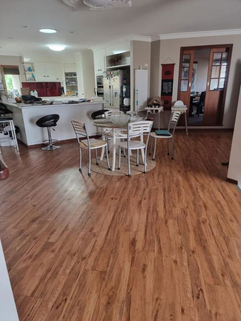 Open Plan Large Home - Tourism Canberra 0