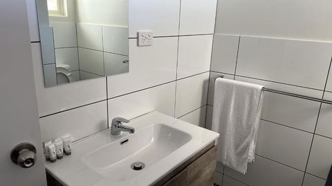 OUYEN MOTEL - Tourism Canberra 3