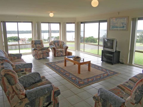 ORSO1O - Water View House - Tourism Canberra 1
