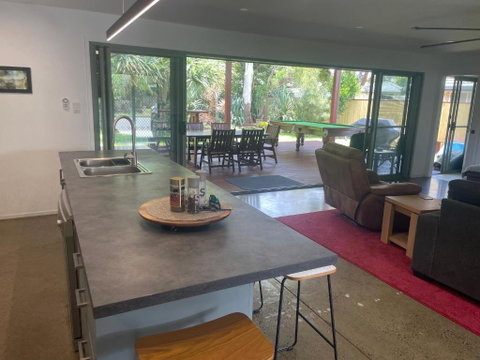 Pandanus Paradise. Newly Renovated 4 Bedroom Home - Tourism Canberra 2