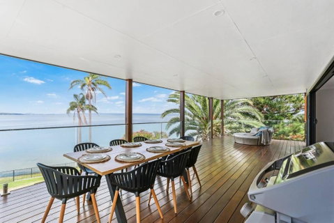 Panoramic Lakefront 6 BDRM Villa - Tourism Canberra 2
