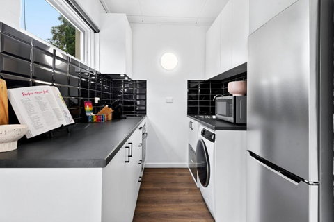 Peaceful 1-Bed Apartment Near The City Centre - Tourism Canberra 3