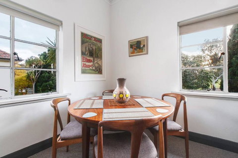 Parkside Hideaway - Beautiful Art Deco Near Zoo - Tourism Canberra 1