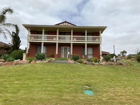 Pelican Retreat - Corporate / Tradie / Family - Tourism Canberra 1
