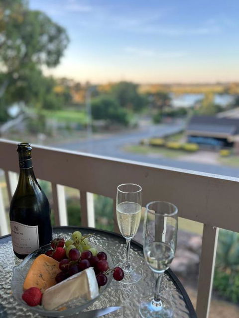 Pelican Retreat - Corporate / Tradie / Family - Tourism Canberra 3