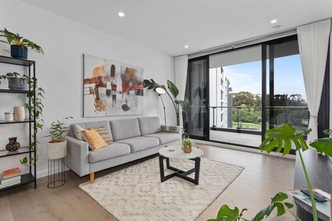 Perfect Location With 5 Star Amenities - Tourism Canberra 0