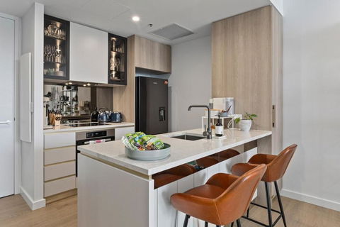 Perfect Location With 5 Star Amenities - Tourism Canberra 3