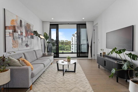 Perfect Location With 5 Star Amenities - Tourism Canberra 1