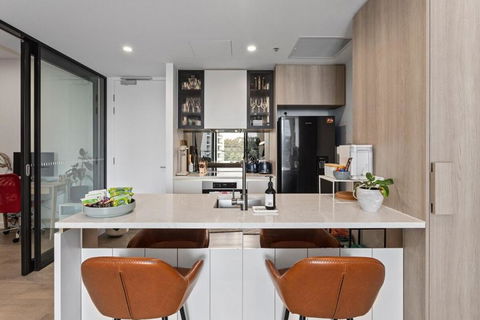 Perfect Location With 5 Star Amenities - Tourism Canberra 2