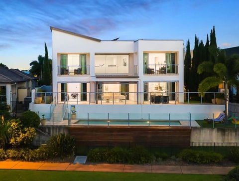 Perfect Summer Lake House - Tourism Canberra 0