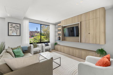 Perfect Vacation Home W Terrace & Private Garage - Tourism Canberra 3