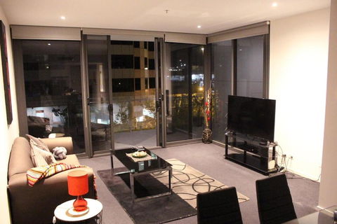 Perfectly Located Modern Apartment - Canberra CBD - Tourism Canberra 1