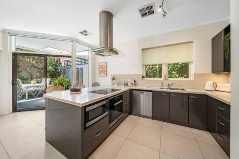 Petal And Bloom - 3BR Family CBD - Tourism Canberra 1