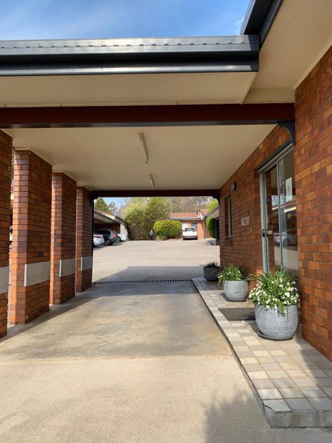 Peter Allen Motor Inn - Tourism Canberra 1