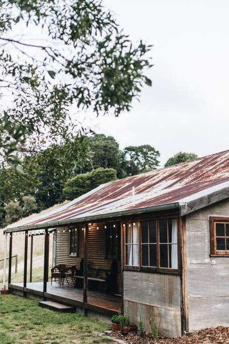 Pickers Hut - A Country Style Featured Dream Stay - Tourism Canberra 0