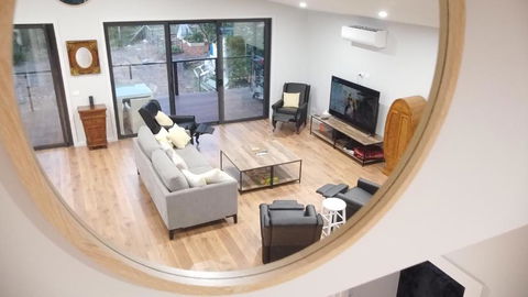 PIECE OF PARADISE, Huge 4 Bedroom Haven - Tourism Canberra 2