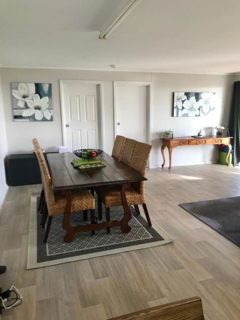 Pine View Holiday Rental - Tourism Canberra 2