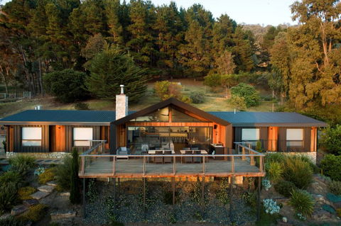Pinewood High Country Retreat - Lake Eildon Luxe - Tourism Canberra 0
