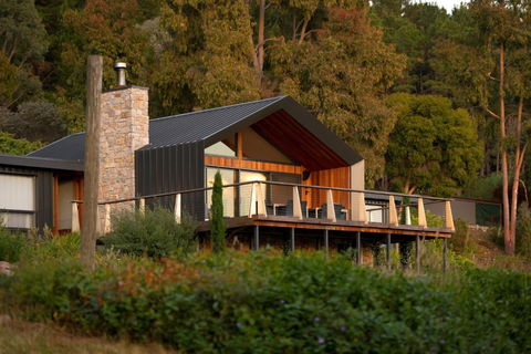 Pinewood High Country Retreat - Lake Eildon Luxe - Tourism Canberra 1