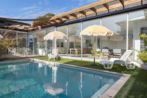 Poolside Paradise Mount Eliza - Tourism Canberra 0