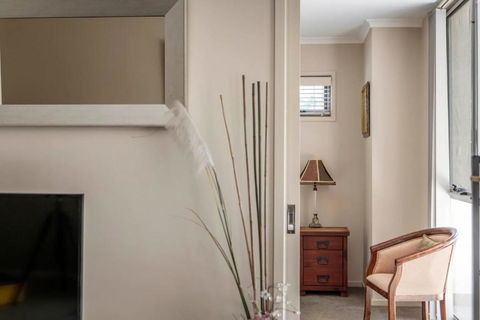 Quiet Apartment In Braddon ACT - Tourism Canberra 1