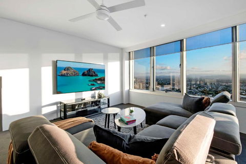 Q Tower Apartments In Surfers Paradise - From Level 3 - Self Contained & Privately Managed - Wow Stay - Tourism Canberra 2