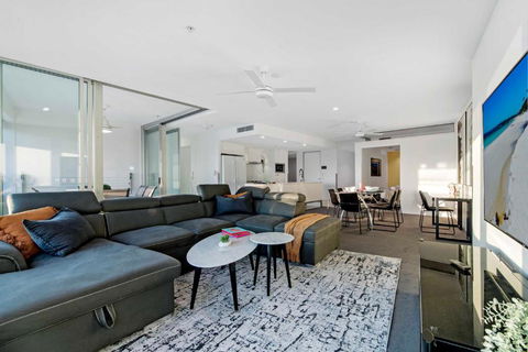 Q Tower Apartments In Surfers Paradise - From Level 3 - Self Contained & Privately Managed - Wow Stay - Tourism Canberra 3