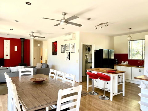 Powers Retreat Holiday House - Tourism Canberra 0