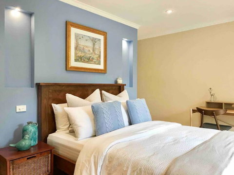 Private Entrance Beautiful Ensuite W Kitchenette - Tourism Canberra 0