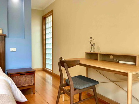 Private Entrance Beautiful Ensuite W Kitchenette - Tourism Canberra 1
