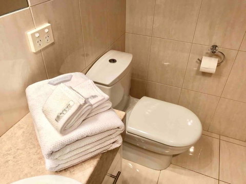 Private Entrance Beautiful Ensuite W Kitchenette - Tourism Canberra 2