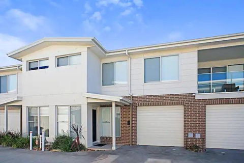 Pur Purr Shores - Tourism Canberra 0
