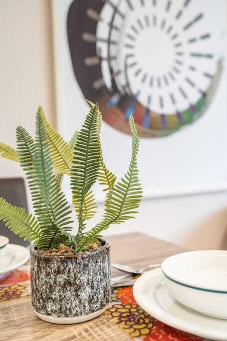 Quaint Auchenflower 1B1B Apt W Parking Close To UQ - Tourism Canberra 2