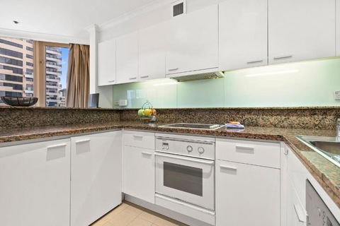 Quay West 2302 Self-Catering - Tourism Canberra 1