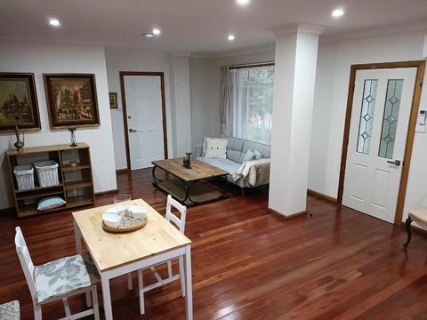 Quiet Nature-Filled Ground Floor Unit - Tourism Canberra 3