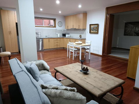 Quiet Nature-Filled Ground Floor Unit - Tourism Canberra 2